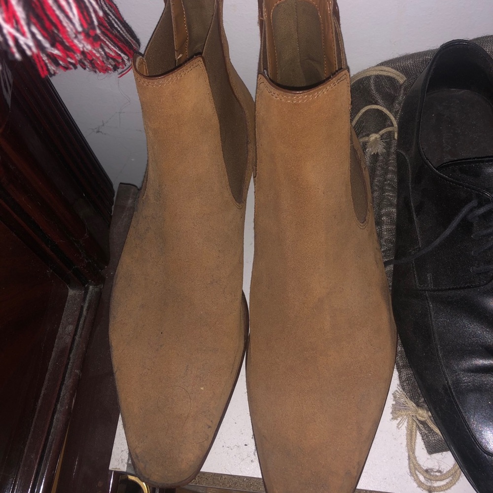 Selling Aldo Chelsea boots